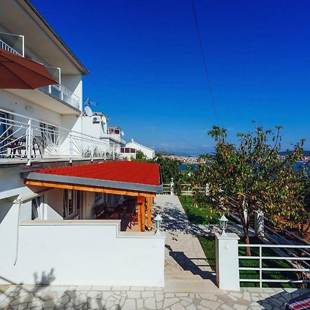Apartmani Simundic โตรกีร์ ภายนอก รูปภาพ