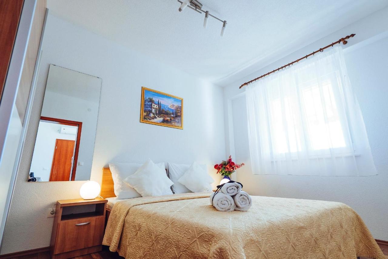 Apartmani Simundic โตรกีร์ ภายนอก รูปภาพ