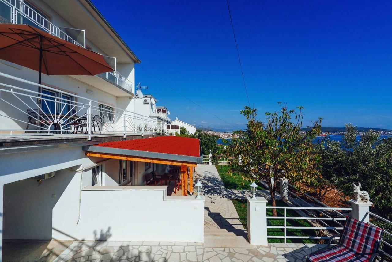 Apartmani Simundic โตรกีร์ ภายนอก รูปภาพ