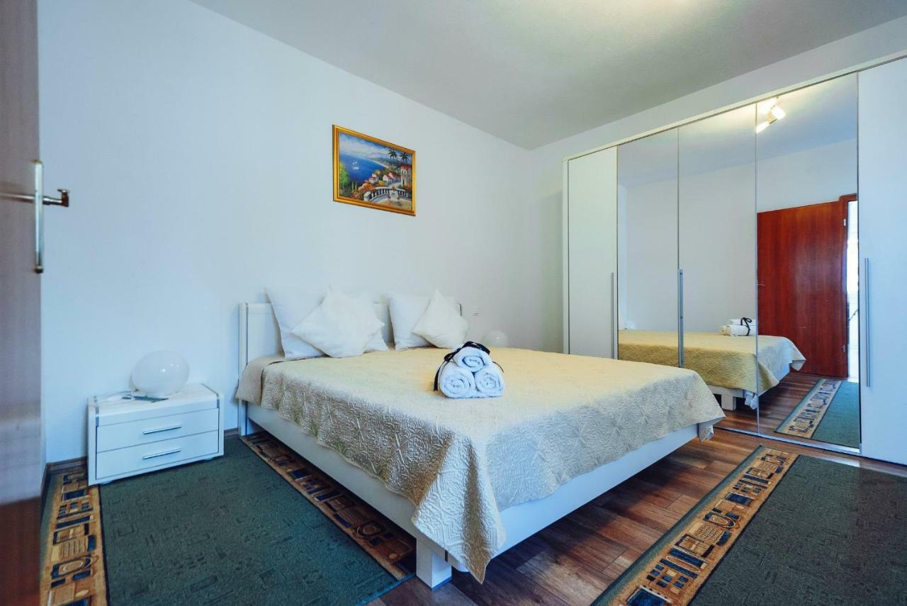 Apartmani Simundic โตรกีร์ ภายนอก รูปภาพ
