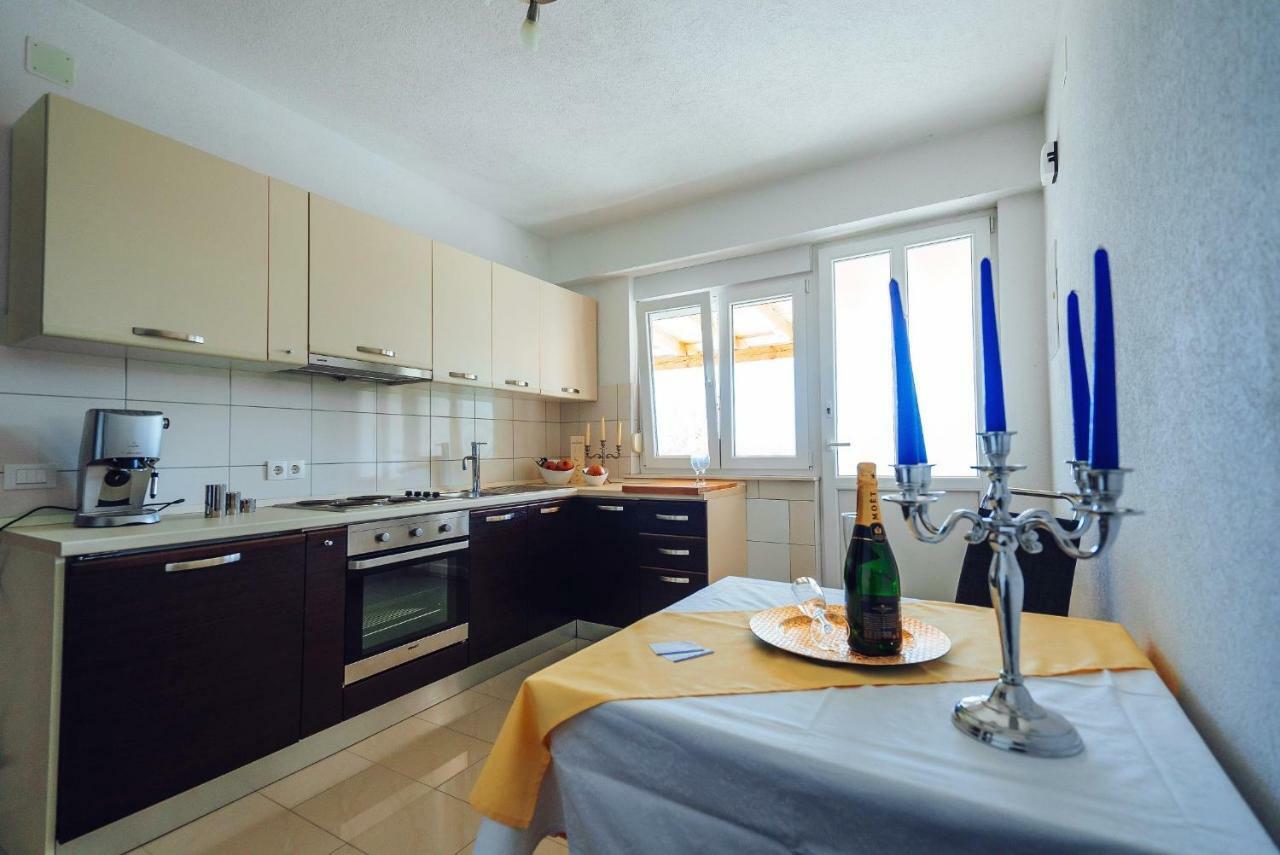 Apartmani Simundic โตรกีร์ ภายนอก รูปภาพ