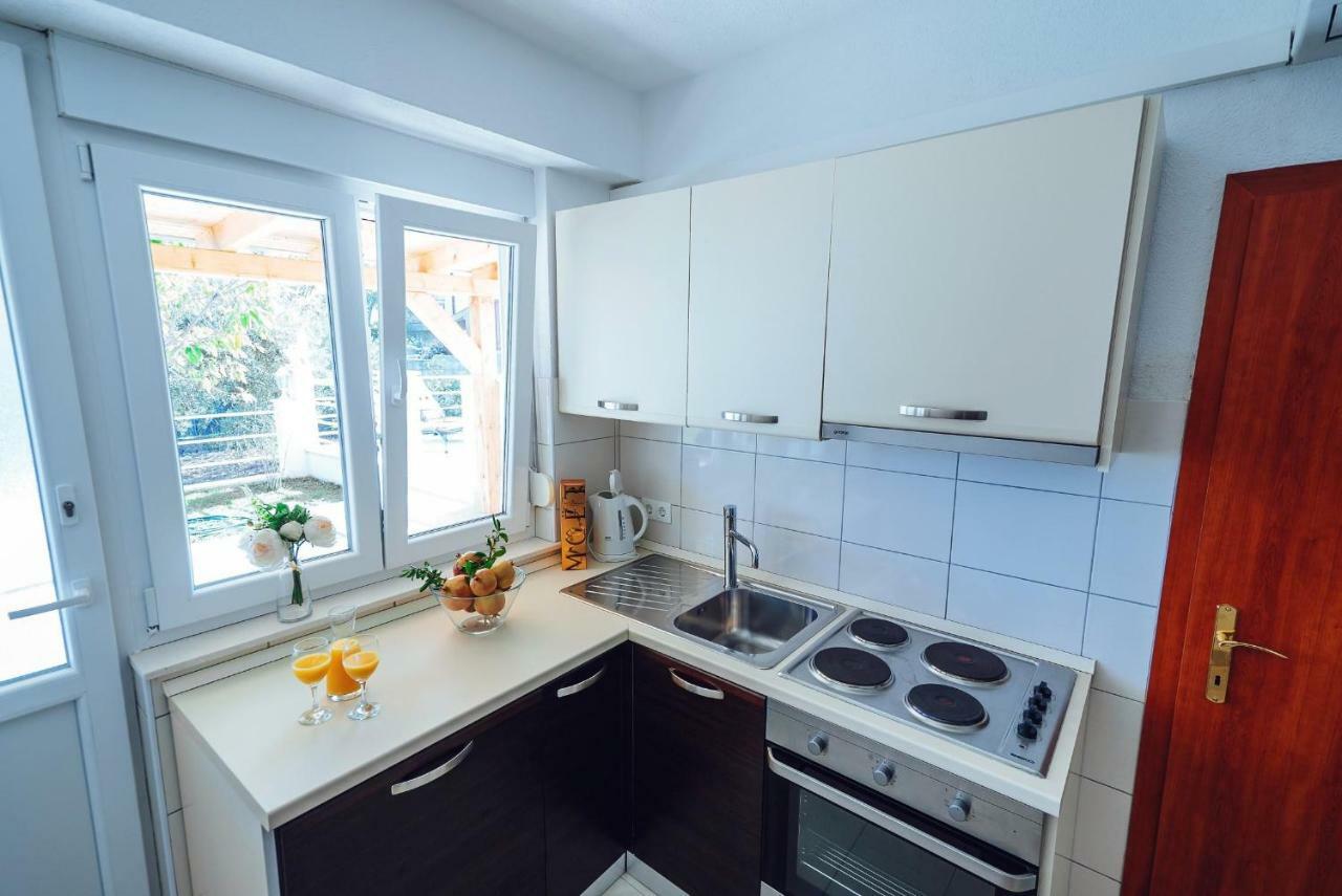 Apartmani Simundic โตรกีร์ ภายนอก รูปภาพ