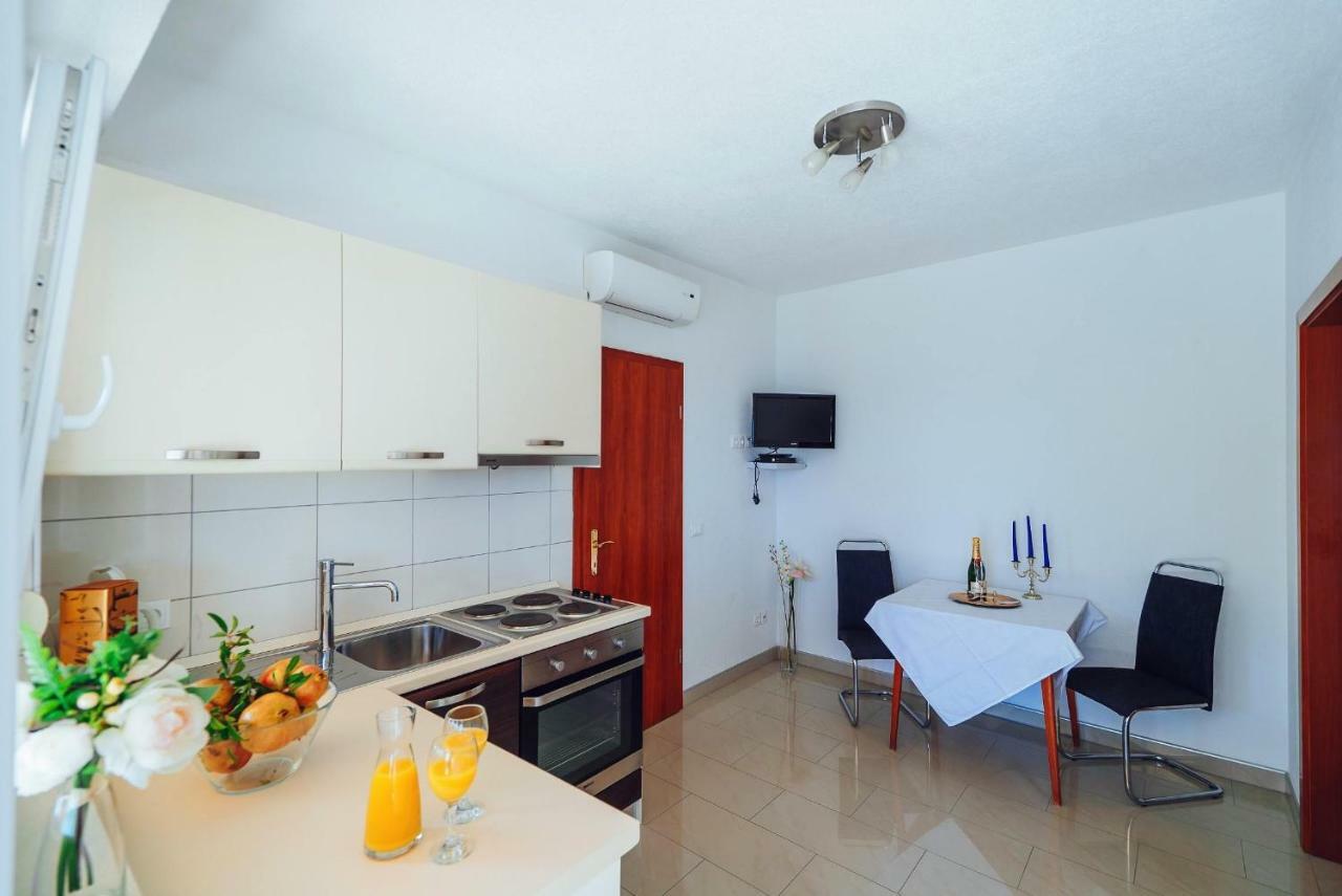 Apartmani Simundic โตรกีร์ ภายนอก รูปภาพ