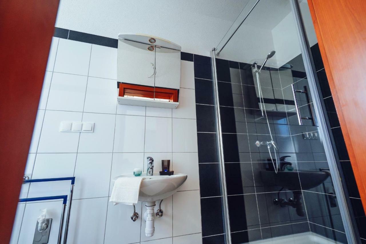Apartmani Simundic โตรกีร์ ภายนอก รูปภาพ